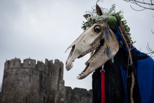 Mari Lwyd: το αίνιγμα του ουαλικού χειμώνα