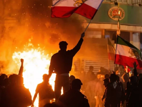 Η Μέση Ανατολή σε τεντωμένο σχοινί: οι παγκόσμιες επιπτώσεις από το κενό στην κορυφή του Ιράν