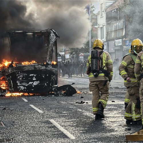 Το Μπέλφαστ στις φλόγες: επεισόδια και εκκενώσεις