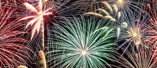 Πρωτοχρονιάτικα έθιμα ανά τον κόσμο: οι παραδόσεις που φέρνουν γούρι στη νέα χρονιά